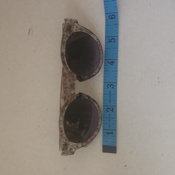 Flower print sunglasses - Picture 10 of 13